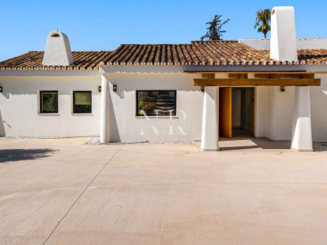 Villa con vistas al mar en El Rosario, Marbella en venta