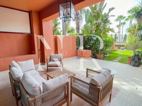 Adosada completamente reformada en alquiler de larga temporada en Urbanización Monte Marbella Club.