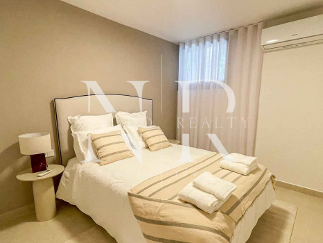 Adosada completamente reformada en alquiler de larga temporada en Urbanización Monte Marbella Club.