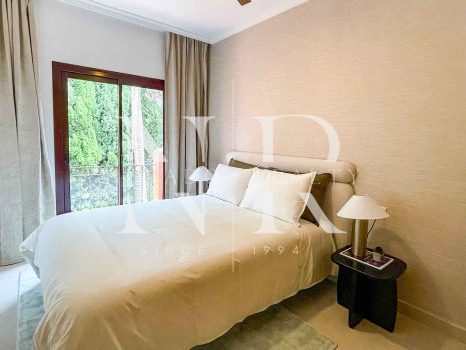 Adosada completamente reformada en alquiler de larga temporada en Urbanización Monte Marbella Club.