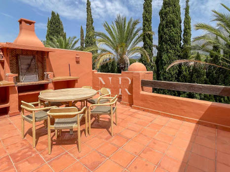Fully refurbished semi-detached house available for long-term let in the Monte Marbella Club residential complex