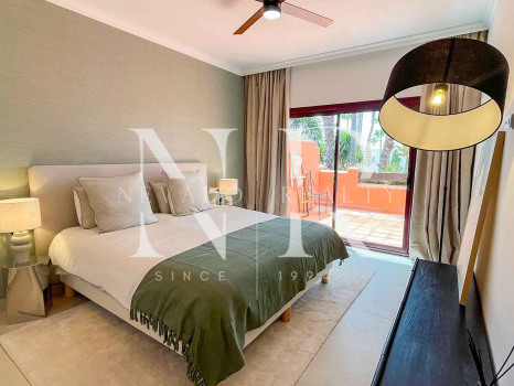Adosada completamente reformada en alquiler de larga temporada en Urbanización Monte Marbella Club.