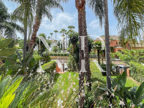 Adosada completamente reformada en alquiler de larga temporada en Urbanización Monte Marbella Club.