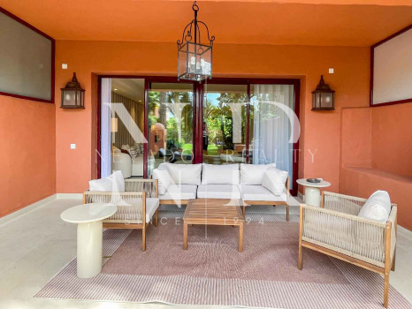 Adosada completamente reformada en alquiler de larga temporada en Urbanización Monte Marbella Club.
