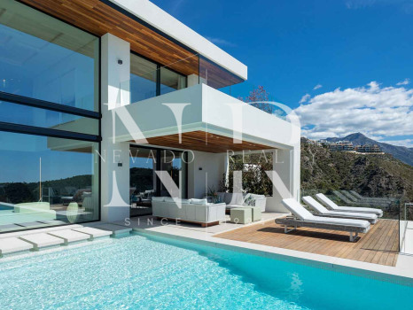 Villa with sea views in La Quinta, Benahavís for sale