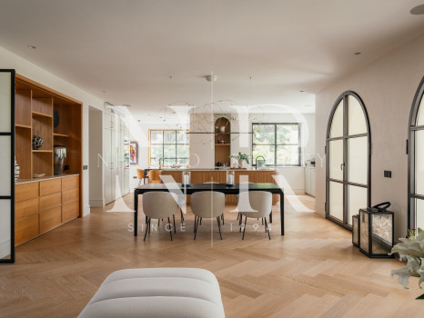 Beach side Villa in San Pedro de Alcántara for Sale