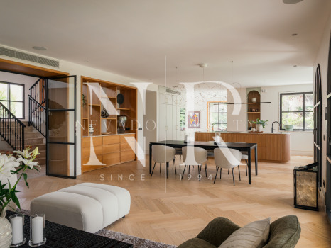 Beach side Villa in San Pedro de Alcántara for Sale
