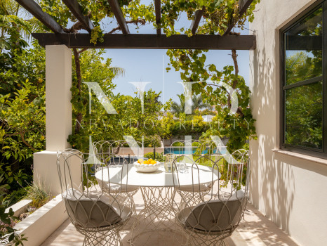 Beach side Villa in San Pedro de Alcántara for Sale