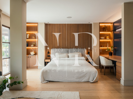 Beach side Villa in San Pedro de Alcántara for Sale
