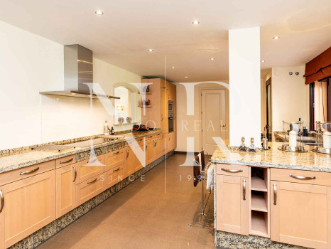 Apartment with sea views in Costalita del Mar, Estepona, for sale