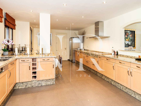 Apartment with sea views in Costalita del Mar, Estepona, for sale