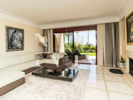 Apartment with sea views in Costalita del Mar, Estepona, for sale