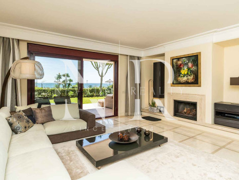Apartment with sea views in Costalita del Mar, Estepona, for sale