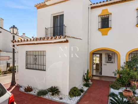 Adosada en El Campanario, Estepona en venta