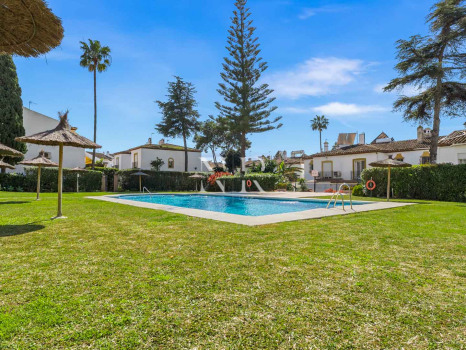 Adosada en El Campanario, Estepona en venta