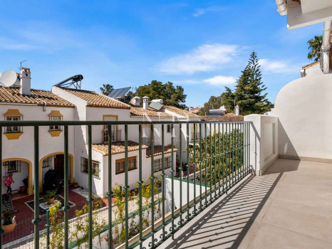 Adosada en El Campanario, Estepona en venta