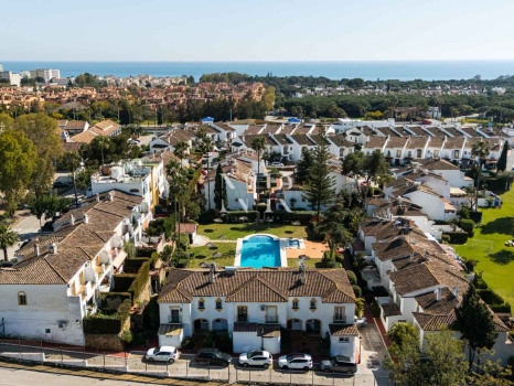 Adosada en El Campanario, Estepona en venta