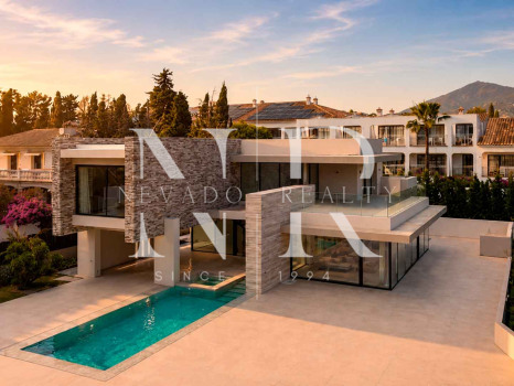 Villa neuve, côté plage à Cortijo Blanco, San Pedro, à vendre
