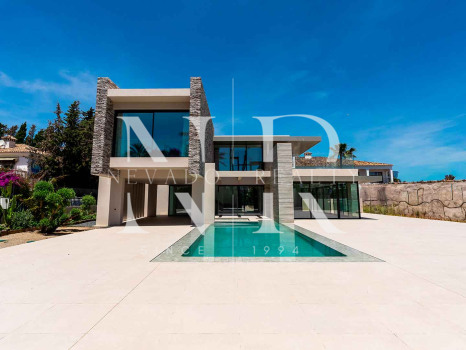 Villa neuve, côté plage à Cortijo Blanco, San Pedro, à vendre