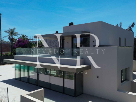 Villa neuve, côté plage à Cortijo Blanco, San Pedro, à vendre