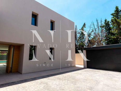 Villa neuve, côté plage à Cortijo Blanco, San Pedro, à vendre