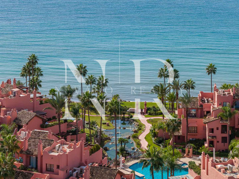 Apartment with sea views in a beachfront setting in Cabo Bermejo, Estepona, for sale