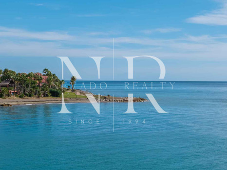 Apartment with sea views in a beachfront setting in Cabo Bermejo, Estepona, for sale