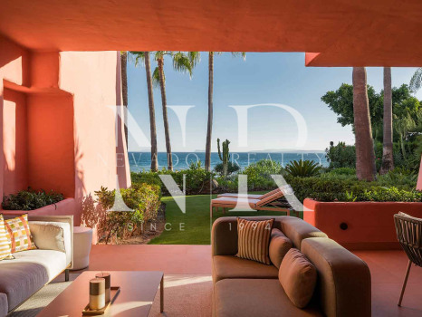 Apartment with sea views in a beachfront setting in Cabo Bermejo, Estepona, for sale