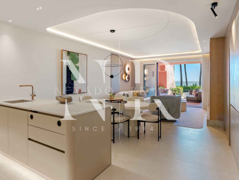 Apartment with sea views in a beachfront setting in Cabo Bermejo, Estepona, for sale