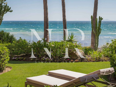 Apartment with sea views in a beachfront setting in Cabo Bermejo, Estepona, for sale