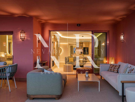 Apartment with sea views in a beachfront setting in Cabo Bermejo, Estepona, for sale
