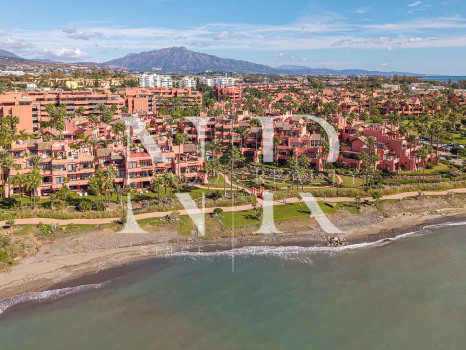 Apartment with sea views in a beachfront setting in Cabo Bermejo, Estepona, for sale