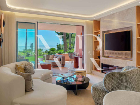 Apartment with sea views in a beachfront setting in Cabo Bermejo, Estepona, for sale