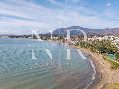 Apartment with sea views in a beachfront setting in Cabo Bermejo, Estepona, for sale