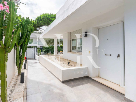Villa for sale in Huerta Belón, Marbella