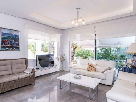 Villa for sale in Huerta Belón, Marbella