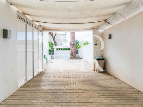 Villa for sale in Huerta Belón, Marbella