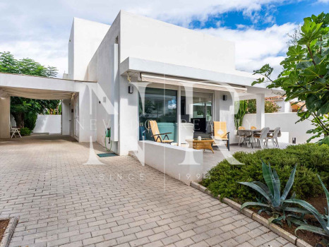 Villa for sale in Huerta Belón, Marbella