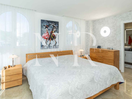 Apartamento en venta en Ocean Pines, Benahavís con vistas al mar