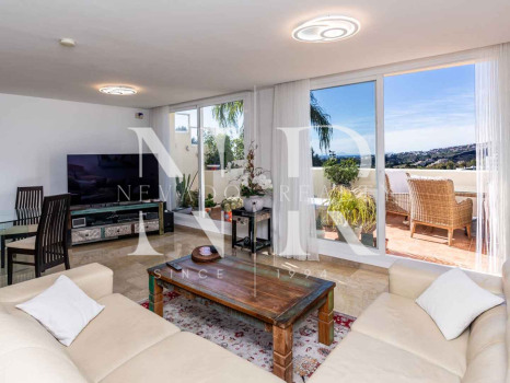 Apartamento en venta en Ocean Pines, Benahavís con vistas al mar
