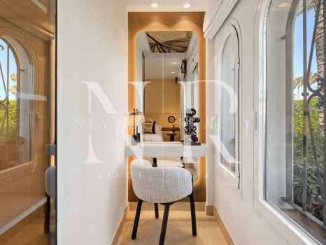 Apartamento en venta en Alcazaba Beach, Estepona en primera línea de playa
