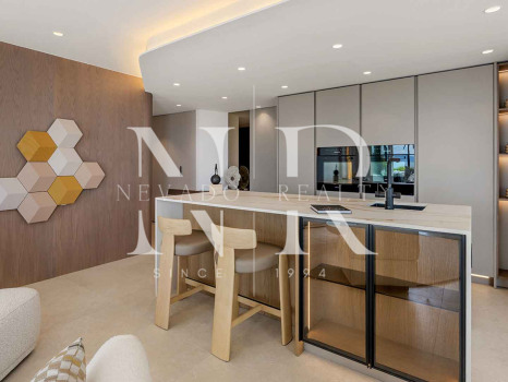 Apartamento en venta en Alcazaba Beach, Estepona en primera línea de playa