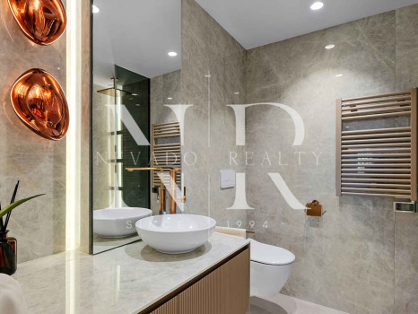 Apartamento en venta en Alcazaba Beach, Estepona en primera línea de playa