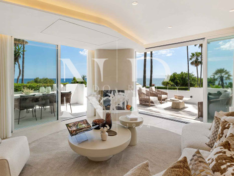 Apartamento en venta en Alcazaba Beach, Estepona en primera línea de playa