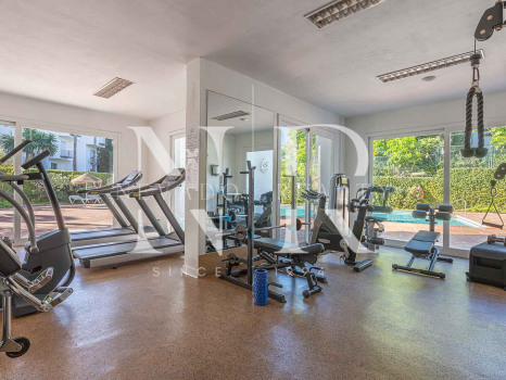 Apartamento en venta en Alcazaba Beach, Estepona en primera línea de playa