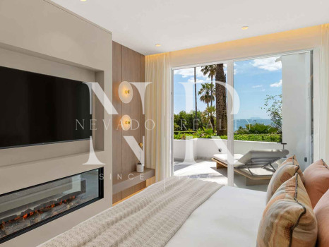 Apartamento en venta en Alcazaba Beach, Estepona en primera línea de playa