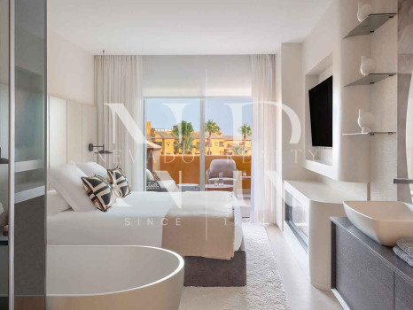 Apartment for sale in Los Granados del Mar, Estepona, on the beachfront