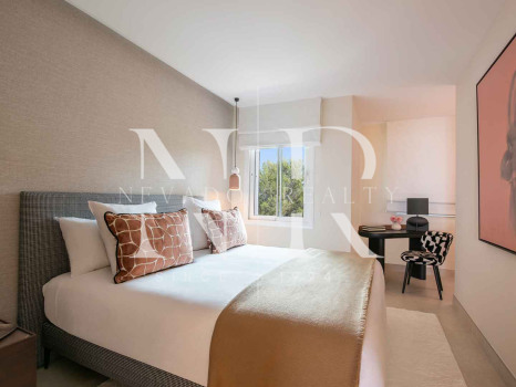 Apartment for sale in Los Granados del Mar, Estepona, on the beachfront