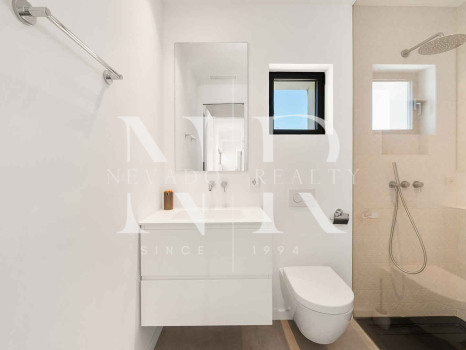 Villa en venta en Estepona Este, en primera línea de playa