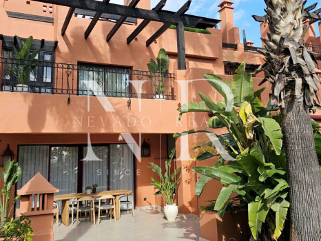 Maison mitoyenne à vendre à Altos de Puente Romano, Marbella